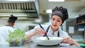 Lavoro in estate, le posizioni aperte in Lombardia. “Non c’è più solo il turismo”