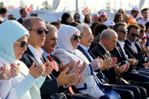 Yeni ‘Yenikapı ruhu’: Sokaktan korkan Osmanlıcılar