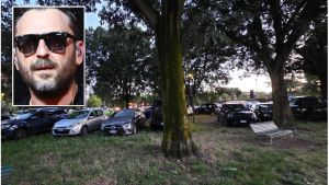 Il concerto di Cremonini, gli 80mila alla Maura e la protesta dei residenti: “Sosta selvaggia sulle aree verdi”