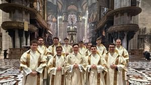 Legnano e Varese festeggiano i nuovi dodici sacerdoti: “Lavoravo al McDonald’s, poi ho incontrato Dio”