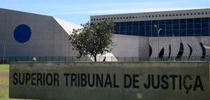 A ministra, a loteria e o salário do trabalhador
