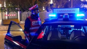 Stampava banconote false in casa, poi le vendeva su Telegram: spedizioni per 35mila euro
