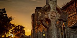 Maggie O'Farrell flattens 19th century Ireland into a theme‑pub cliché in her new novel