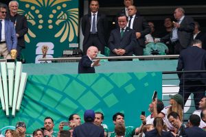 ¿Futbolista ganadora no fue al estadio? Foto de asiento vacío junto a Infantino en inauguración desata revuelo
