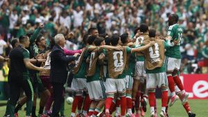 México sueña en grande ante Sudáfrica en un partido inaugural con tres expulsiones
