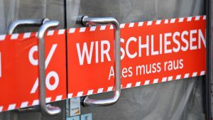 Insolvenzen von Verbrauchern und Firmen steigen in der Krise