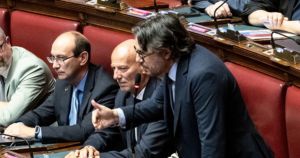 Francesco Silvestri, delirio alla Camera: quando grillino fa rima con cretino