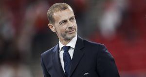 A chapada de luva branca do presidente da UEFA