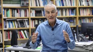'El Papa visitará semanalmente el Congreso para comprobar que reinan la paz y la armonía', por Matías Vallés