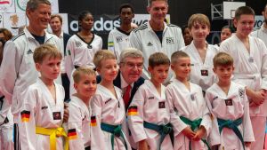 Thomas Bach besucht Taekwondo-Zentrum am Bodensee