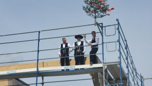 Mit Teamgeist zum Ziel: Wallbach feiert Richtfest der neuen Feuerwache West