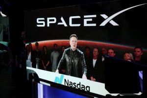 SpaceX schiet boven $2 biljoen waardering na koerssprong bij record-IPO