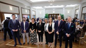 Gijón se vuelca en la lucha contra el cáncer con una multitudinaria cena en el Club de Regatas: 
