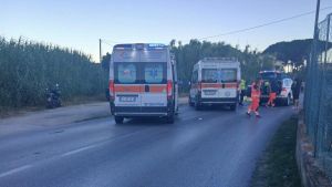 Lo scooter a noleggio, poi lo scontro fatale: tragedia all’Isola d’Elba, morti due giovani di 23 anni