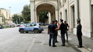 Tentato rapimento della bimba, i precedenti dell’arrestato: un poliziotto ferito, turisti terrorizzati, un passante aggredito