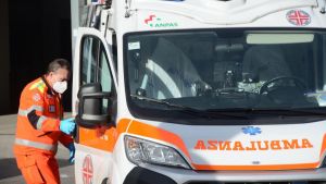 Cade da impalcatura: infortunio nel cantiere, quarantenne in ospedale