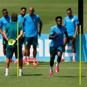 Brasil estreia com a cabeça no hexa