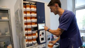 Un robot per i farmaci: così gli infermieri hanno più tempo per le relazioni con gli assistiti