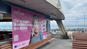 Kampf gegen Callcenter-Betrüger am Bodensee: Polizei und Stadtwerke warnen mit Bannern vor Masche
