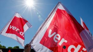 Protest in Stuttgart: Verdi fordert mehr Lohn im Handel