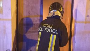Sorrento, fiamme in un deposito dell'ospedale: degenti evacuati per precauzione
