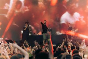 Savaşın gölgesinde bir konser; barış zemini olarak Türkiye
