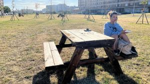 Instalan bancos y mesas en el Solarón de Gijón para convertirlo en un 
