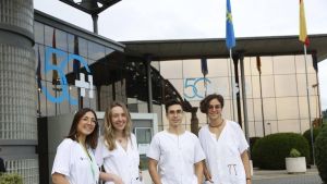 Pilar, Lucía, Julieta y Carlos, cuatro MIR en Avilés que llegaron desde Andalucía, Galicia y Gijón: 