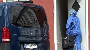 Te­e­na­ged­ren­ge bli­ver bag trem­mer, mens po­li­ti­et fort­sæt­ter ef­ter­forsk­nin­gen af v...