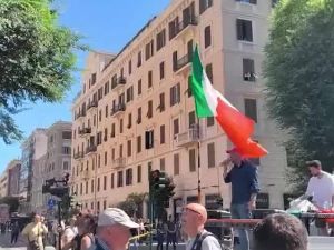 Il corteo di Futuro Nazionale nella giornata della prima assemblea del movimento