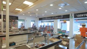 Ruba i Lego e spinge il commesso: rapina in corso Saba a Trieste