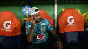 Brasile, Neymar ancora fuori salta l’esordio al Mondiale. Ancelotti: “Sta lavorando per tornare il prima possibile”