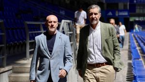 Los planes del Oviedo con el 9: un traspaso previsto y un nombre que gusta en las oficinas
