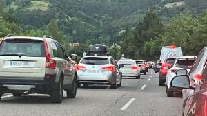Otro gran atasco en la autovía de Villaviciosa por el regreso de las playas: cerca de hora y media para recorrer cinco kilómetros