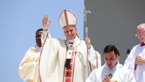 El Papa, Warren y la poesía