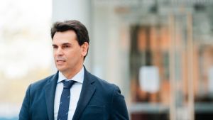 Ciudadano particular, vecino o paisano: cómo quitar hierro a la lista de cinco delitos del novio de Ayuso