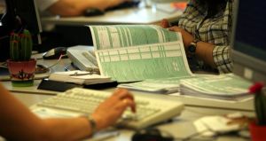 Φορολογικές δηλώσεις 2026: Μέχρι αύριο η προθεσμία για έκπτωση 3% – Τι πρέπει να προσέξουν οι φορολογούμενοι