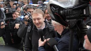 “Ha maturità e consapevolezza”: Alberto Stasi lascia il carcere per l’affidamento in prova. Resterà lontano da Garlasco
