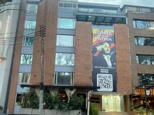 Los anuncios inflados de Abelardo sobre el edificio con el que financia su campaña