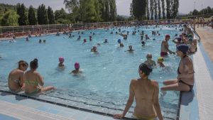 Oviedo se zambulle en el verano: las nueve piscinas municipales abren este lunes (y la entrada será gratuita)