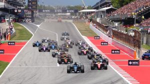 Alonso se despide de Barcelona tras un fallo de batería y Hamilton hace historia con Ferrari