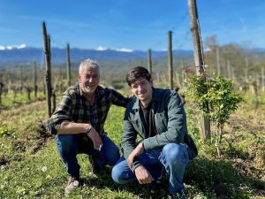 Depuis Lasseube, père et fils lancent une encyclopédie vivante du vin