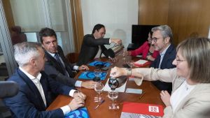 Necesitamos un 'president' y un ministro, no dos delegados de PP y PSOE