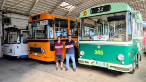 A Mariano la seconda vita degli autobus storici di Trieste: due fratelli li conservano in un capannone