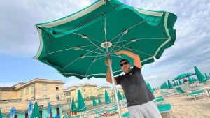Spiagge a Rimini, da 100 a oltre 500 euro a settimana: come scegliere tra low cost e lusso