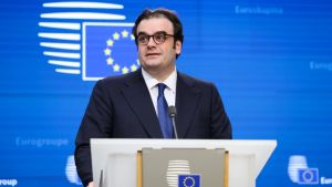 Handelsblatt: Η στρατηγική Πιερρακάκη για πρόωρες αποπληρωμές χρέους με στόχο την αποφυγή νέας κρίσης