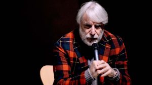 Violenza giovanile, Crepet: “Tredicenni in giro fino alle 3 di notte, genitori che non sanno dove sono i figli, manca il senso di autorità”