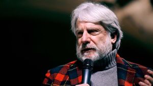Crepet: “Tredicenni in giro fino alle 3 di notte, genitori che non sanno dove sono. La violenza dei ragazzini è figlia di mancanza di responsabilità e frustrazione”