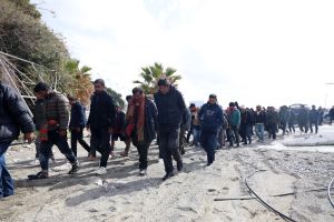 Κι ο κλήρος στο μεταναστευτικό πέφτει στον….
