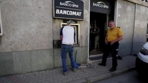 Sartirana, colpo al bancomat con l’esplosivo: i ladri in fuga con più di 4mila euro